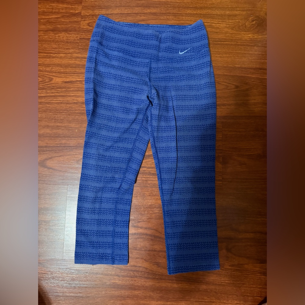 Nike Women’s Cropped Blue Patterned Leggings